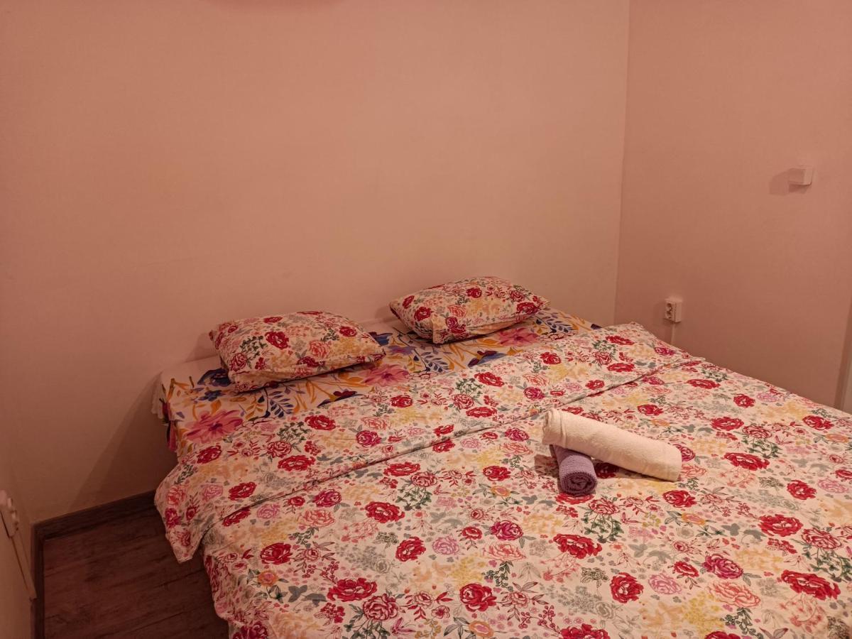 Lux Apartament In The Bubble Of Piata Romana Bukarest Kültér fotó